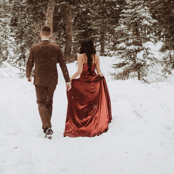 Absolutely stunning custom Ruru gown by A&N Luxe in burgundy. Size small. - Picture 5 of 5